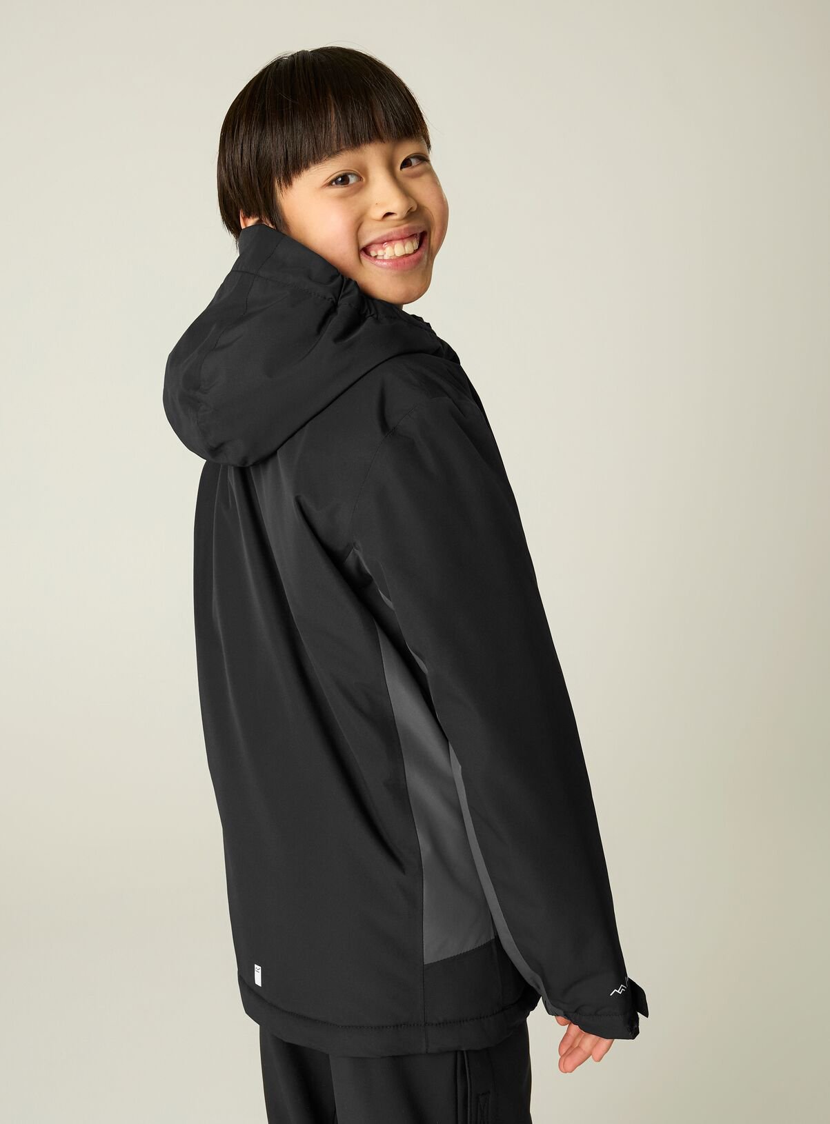 REGATTA Hurdle Waterproof Insulated Jacket Black 9-10 years - Image 3 thumbnail